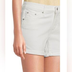 NWT Levi's Mid Length Short